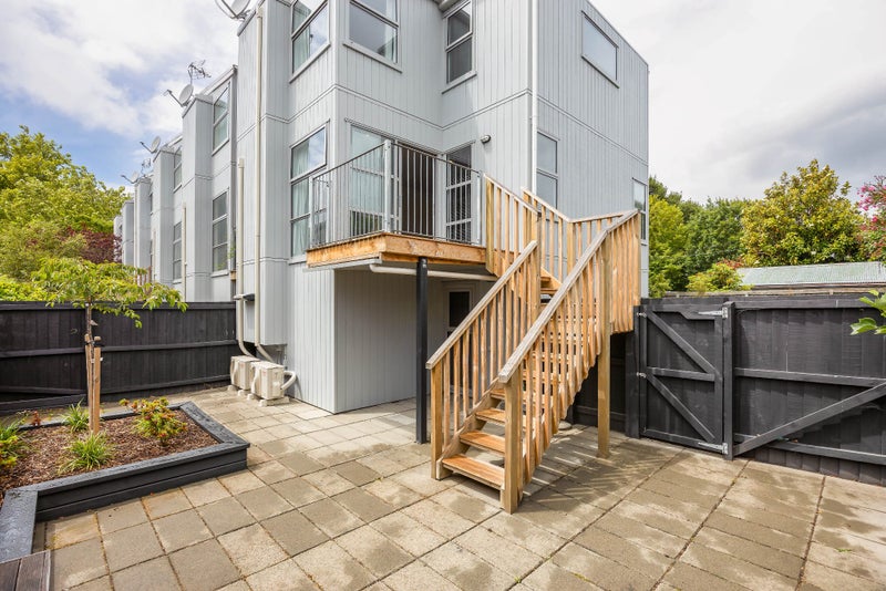 Spacious, Sunny and Refurbished64627286225281113