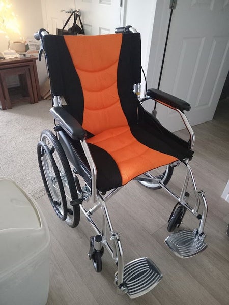 LIGHTWEIGHT MANUAL WHEELCHAIR SELF PROPELLING - 10.6KG Carousel 1