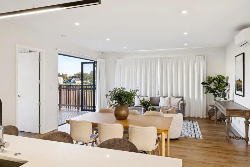 Riverhead, 3 bedrooms64627778179971112