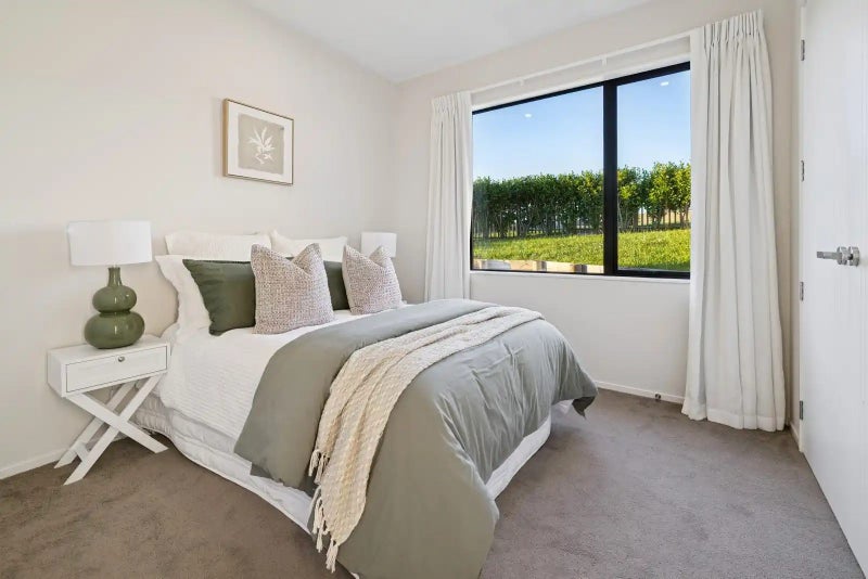 Riverhead, 3 bedrooms64627778179971111