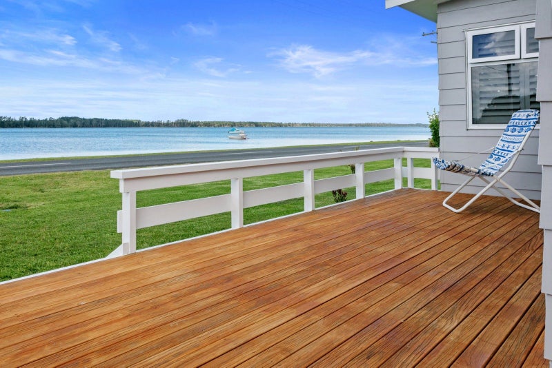 Ongare Point Harbourfront Character Bach64627877523459113