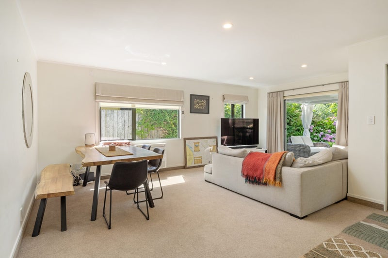 Springlands Stunner!64627877612417113