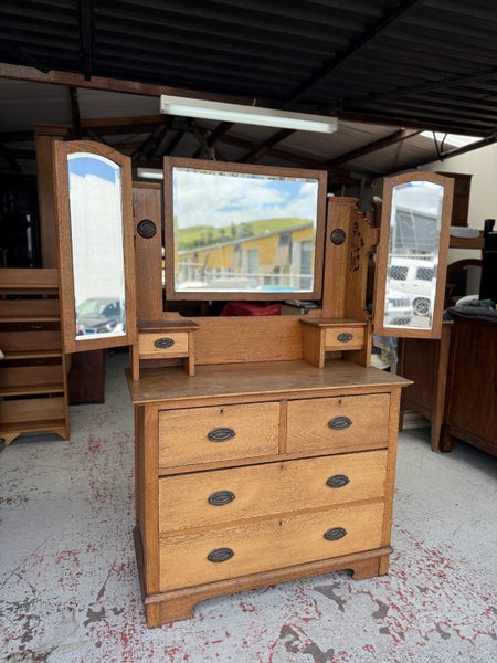 A Vintage Solid Oak Arts & Crafts Movement Dresser Carousel 1