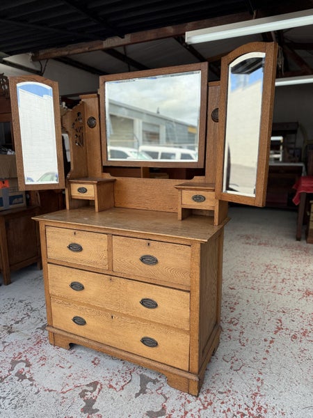 A Vintage Solid Oak Arts & Crafts Movement Dresser Carousel 2