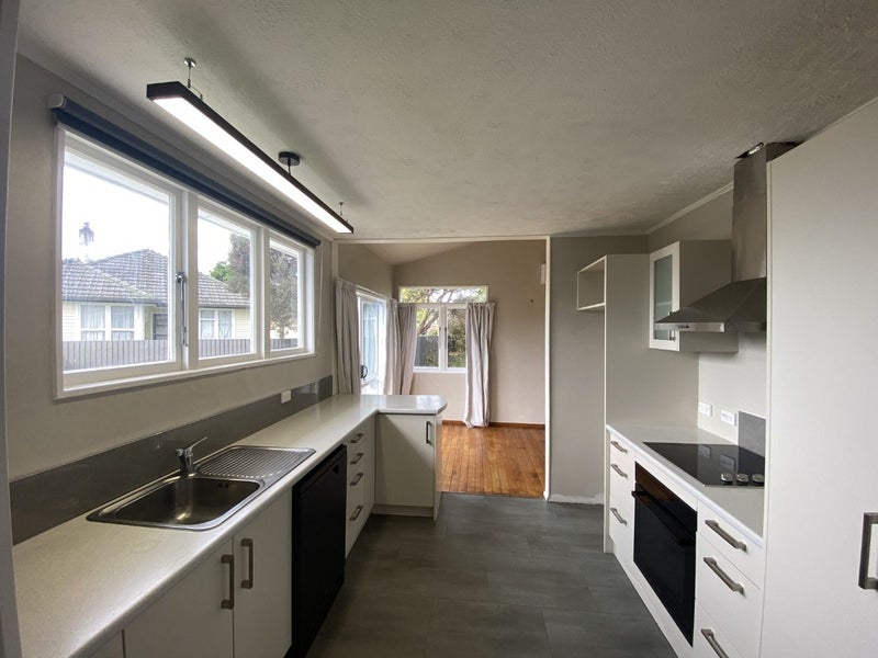 Stoke, 3 bedrooms64627977947651112