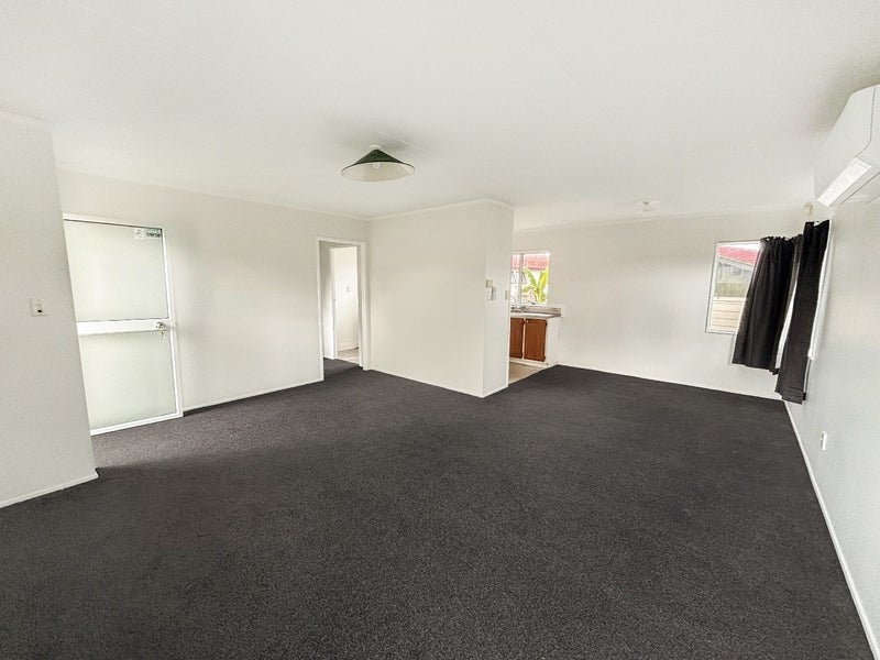 Flat Bush, 3 bedrooms64628263012227112