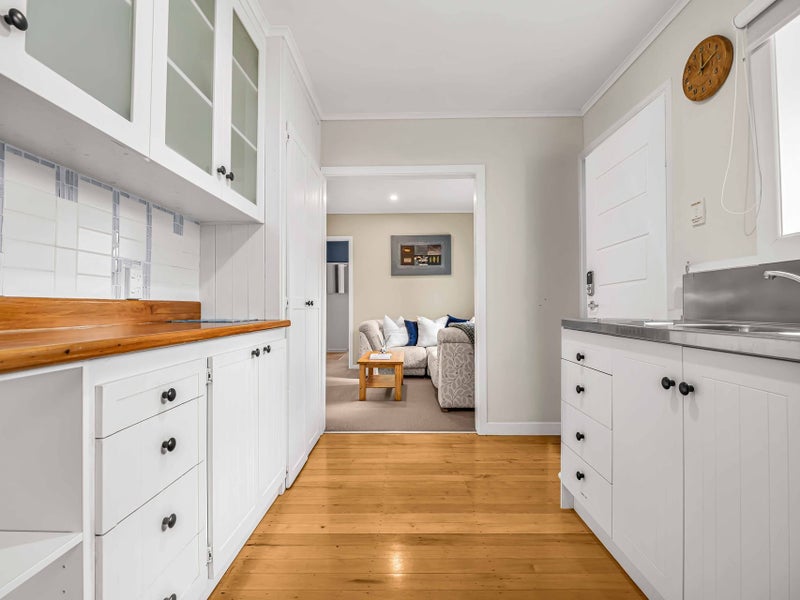 Time to relax, charming lake-view cottage!64629747775489112