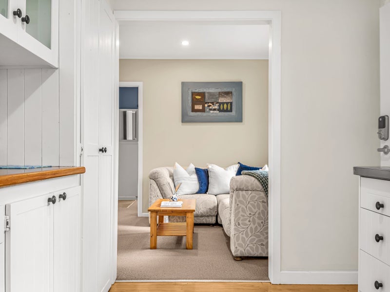 Time to relax, charming lake-view cottage!64629747775489114