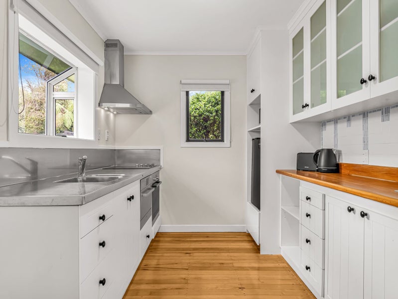 Time to relax, charming lake-view cottage!64629747775489113