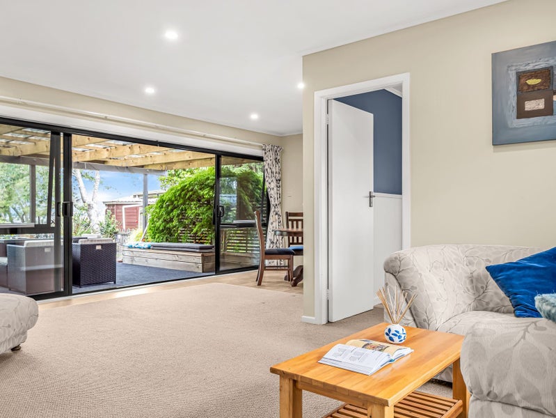 Time to relax, charming lake-view cottage!64629747775489111