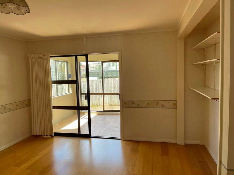 Bucklands Beach, 5 bedrooms64630136010371113