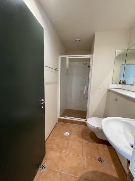 Epsom, 3 bedrooms64631125983746113