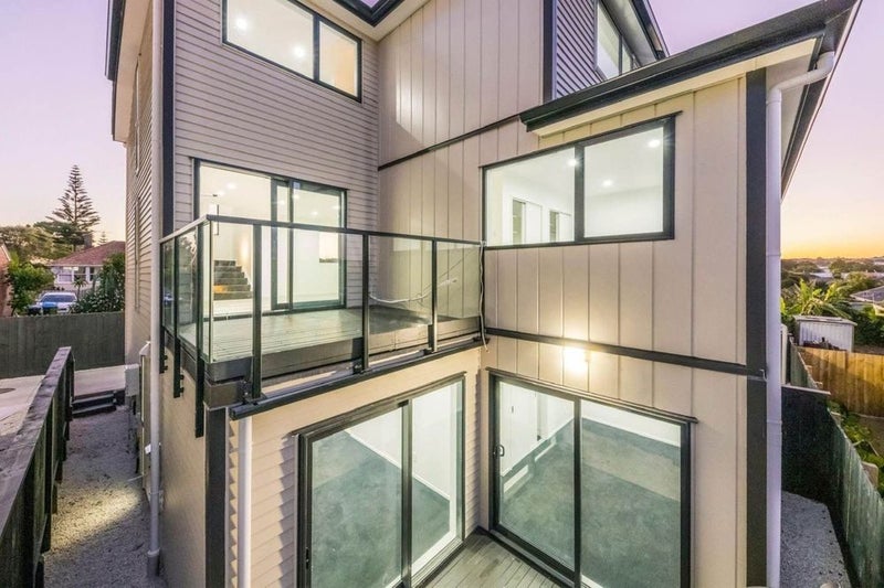 Point England, 5 bedrooms64632492440321112