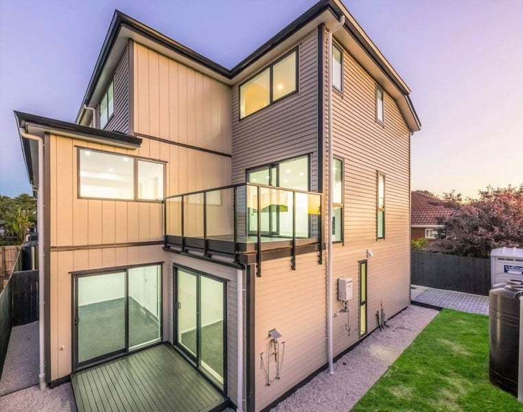 Point England, 5 bedrooms64632492440321113