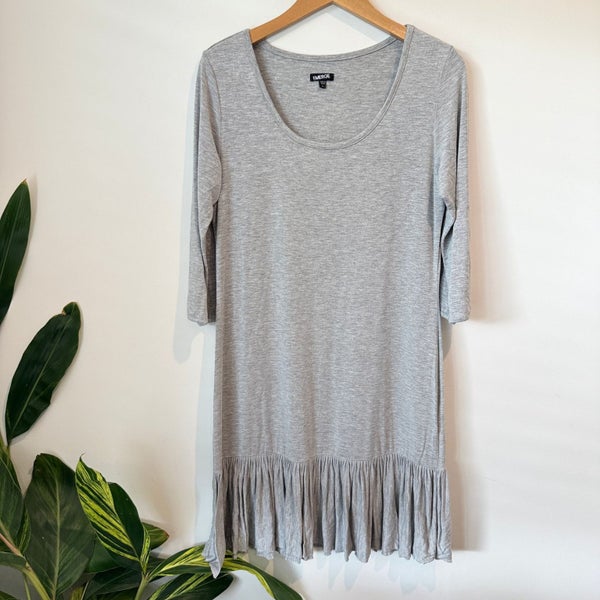 EMERGE Dress - Grey Frill Hem - Size L Carousel 1