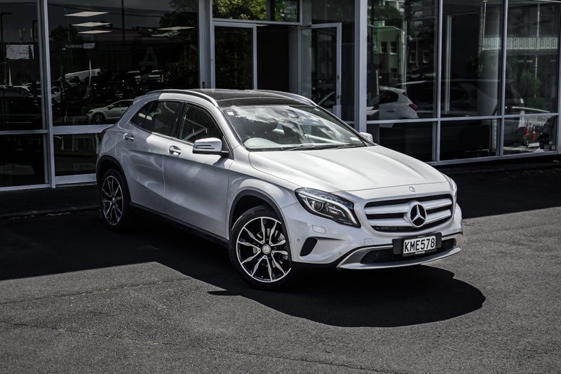 2017 Mercedes-Benz GLA 250 4MATIC + sunroof 4x464635645545603110