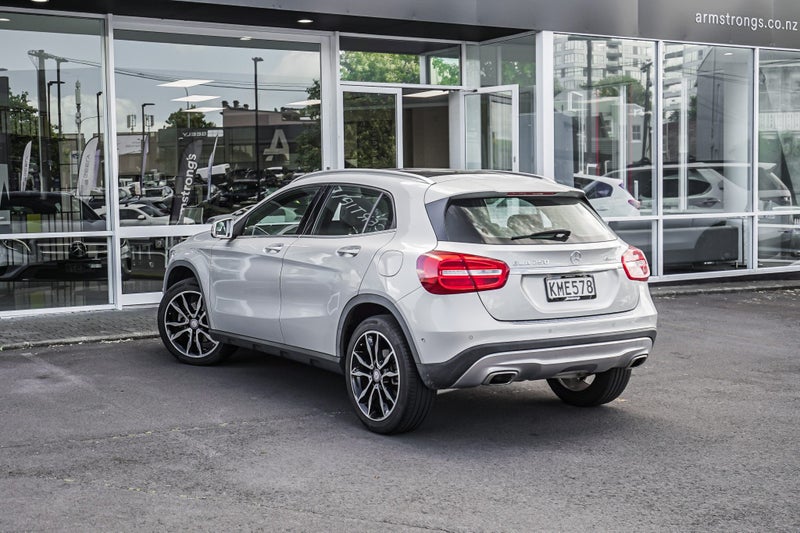 2017 Mercedes-Benz GLA 250 4MATIC + sunroof 4x464635645545603111