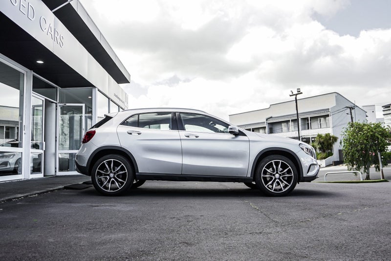 2017 Mercedes-Benz GLA 250 4MATIC + sunroof 4x464635645545603112