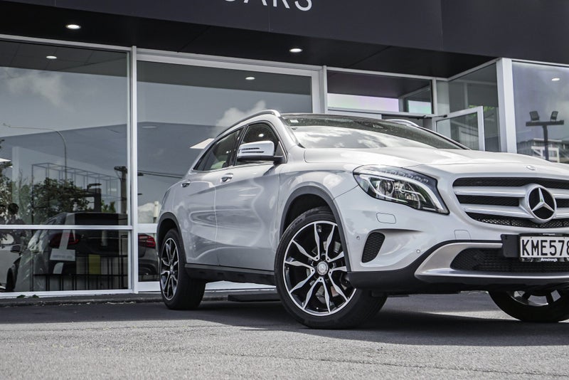 2017 Mercedes-Benz GLA 250 4MATIC + sunroof 4x464635645545603113
