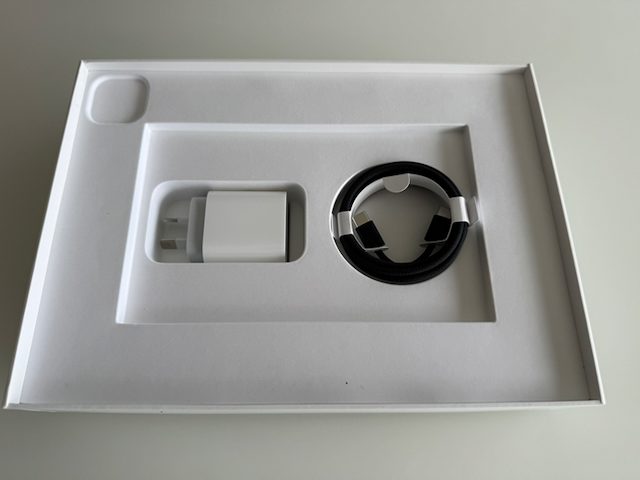 iPad Pro 11" (2nd Gen, 256GB) FULL WORKSTATION BUNDLE! Magic Keyboard + Pencil 264635867502851112