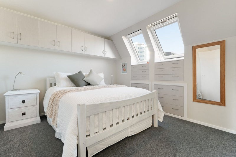 Effortless Living With Pilot Bay Views64636248681731114