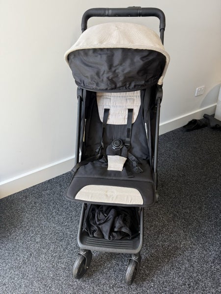 Edwards & Co Otto Travel Pram Carousel 1