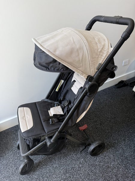 Edwards & Co Otto Travel Pram Carousel 2