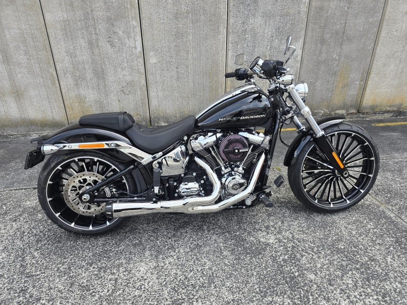 Harley-Davidson breakout 202564636543065090113