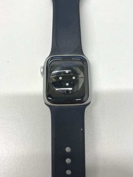 DT Deal! Apple Watch Series 8 41mm (GPS) Silver with Midnight Sport Band (S/M) Carousel 4