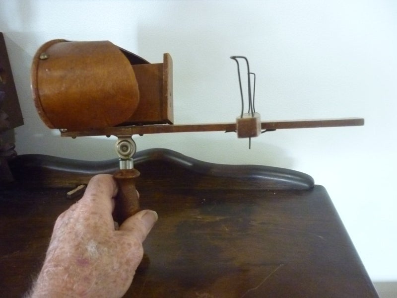 STEREOSCOPE VINTAGE c1900 + 6 STEREO CARDS ( SOME NZ) Carousel 1
