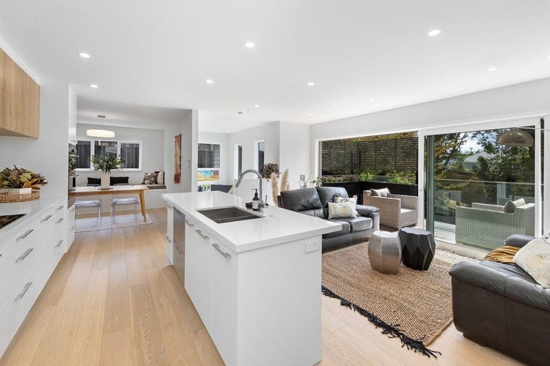 Point Chevalier, 4 bedrooms64637743050241111