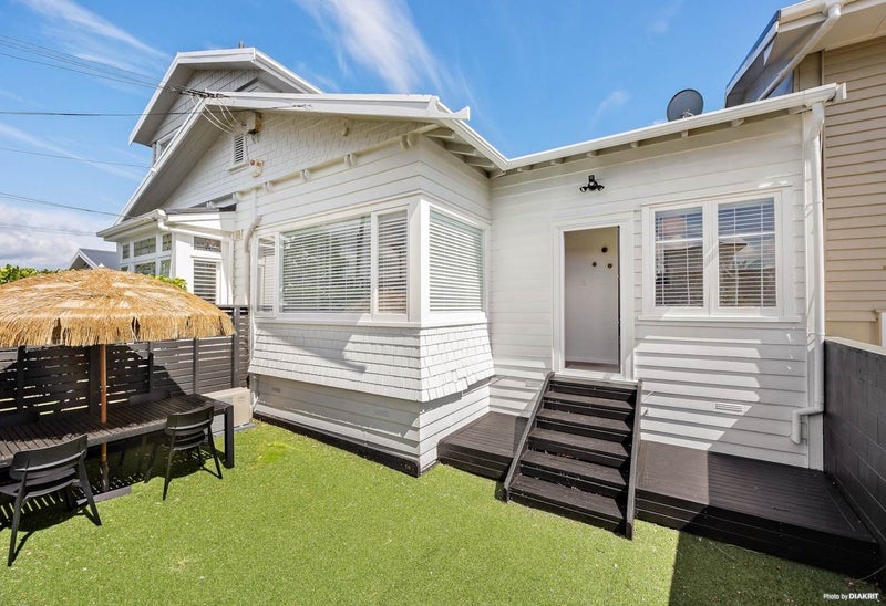 Point Chevalier, 2 bedrooms64637941896834110