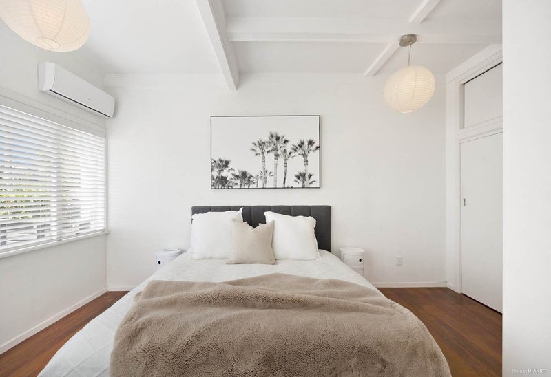 Point Chevalier, 2 bedrooms64637941896834113