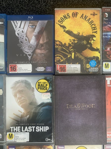 Bulk lot of T.V series (i)64723956391938112