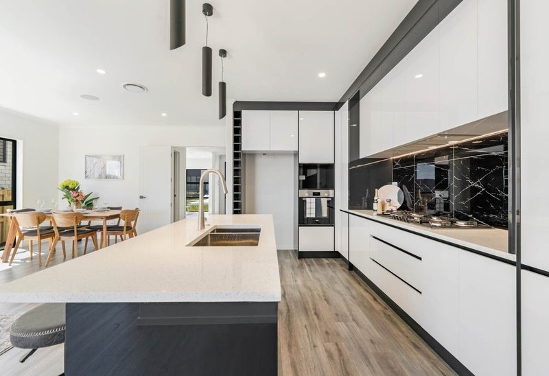 Flat Bush, 6+ bedrooms64638143143683111