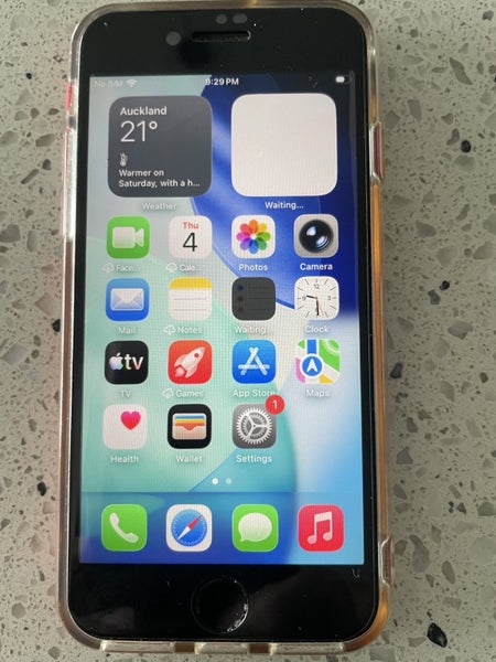 Apple iPhone SE (2nd generation) RED64716885459586113