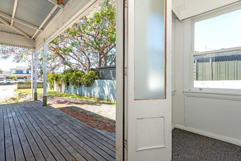 Dual Flats, One Impressive Villa!64638936087169114