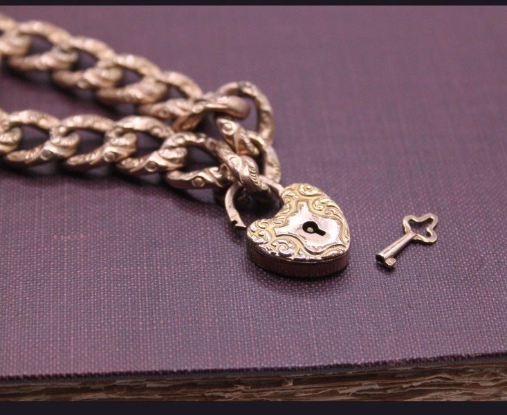 PRICE DROP PRE XMAS treat Who holds the key to your heart ? Carousel 2