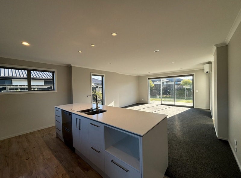 Richmond, 3 bedrooms64640719516418111