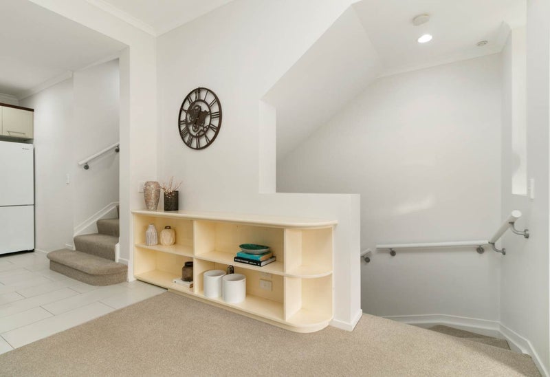 Epsom, 2 bedrooms64641118424195111