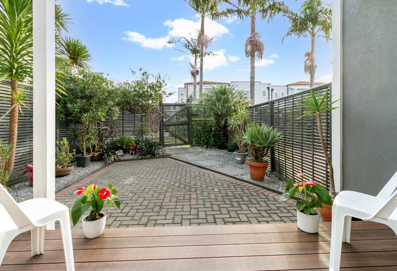 Epsom, 2 bedrooms64641118424195113