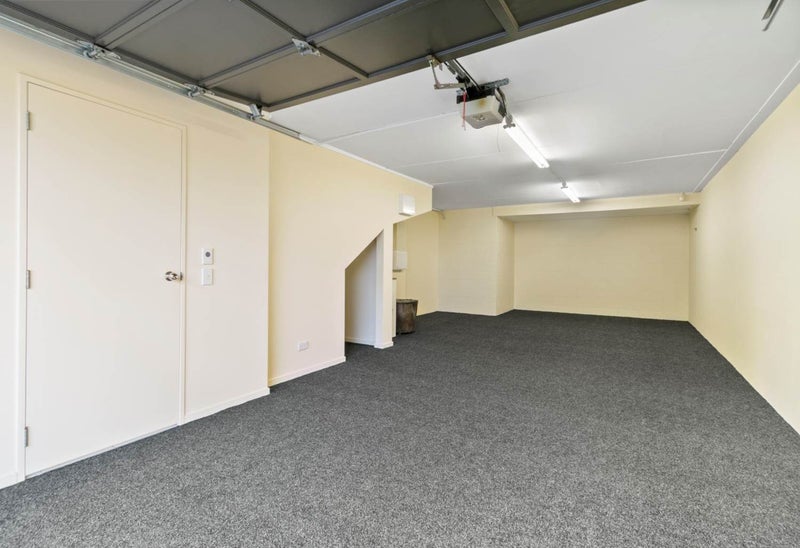 Epsom, 2 bedrooms64641118424195114