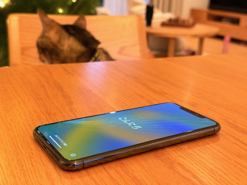 iPhone 11 Pro Max 265gb - Cracked screen64641068167427110