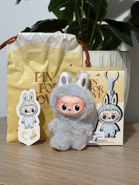 THE MONSTERS-PIN FOR LOVE SERIES-POP MART-VINYL PLUSH PENDANT-(C)-NEW! Carousel 1