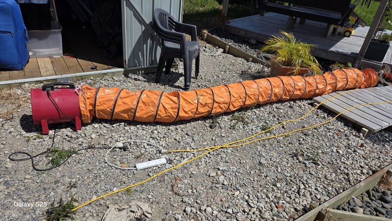 300mm (12”) industrial ventilation / extraction fan with flexible ducting. Carousel 2