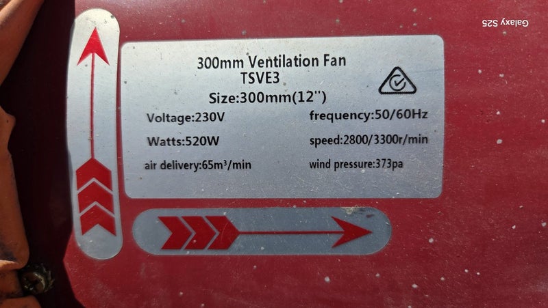 300mm (12”) industrial ventilation / extraction fan with flexible ducting. Carousel 9