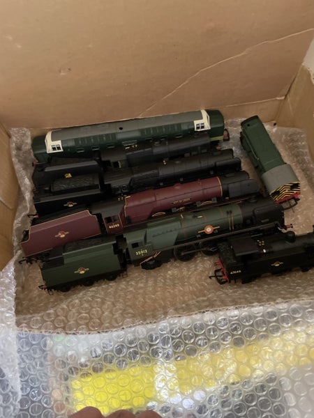 Multiple HO scale train sets64646492530945112