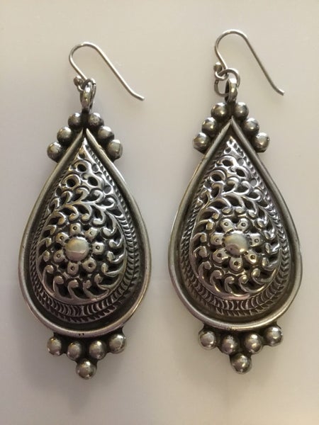 Vintage Silver Teardrop Earrings (Length 70 mm) Carousel 1