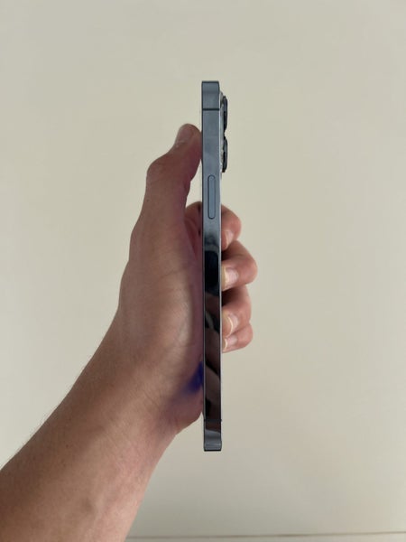 iPhone 13 Pro Max - 256GB - Cracked Back / Fully Working64646962092291111