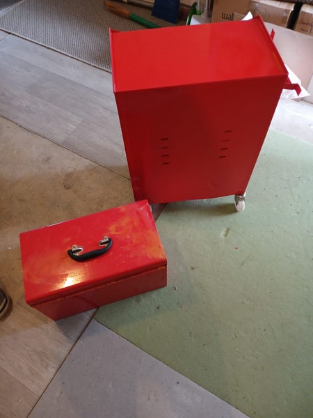 Mechanic tool box on wheels. Carousel 5